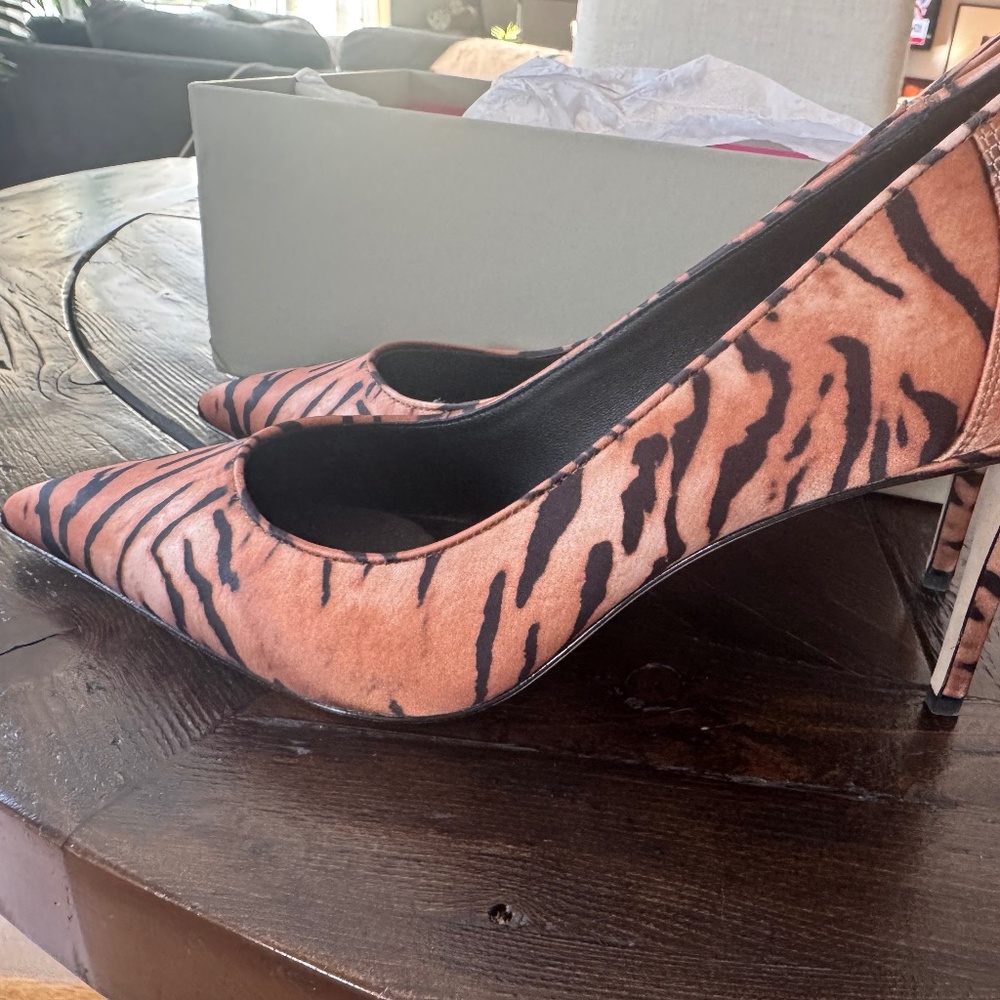 Dee Ocleppo Tiger Print High Heeled Pump Size 9.5